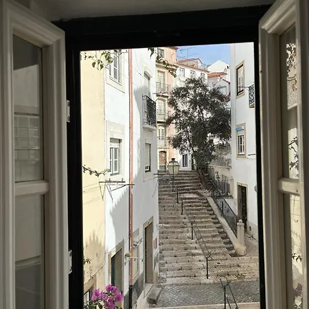 Alfama Summer Balcony Cozy In Historic Heart Lissabon